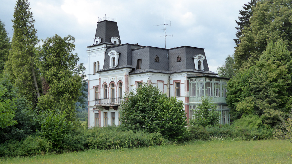 One of Velké Losiny's spa villas